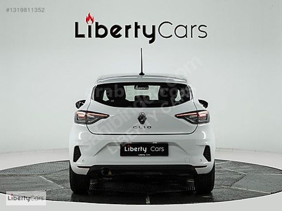 2025 RENAULT CLİO 1.0TCE EVOLUTİON BOYASIZ %20 KDV 19.000 KM