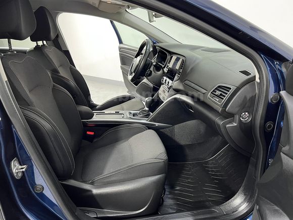 HEDEF RENAULT'DAN 0,99 KREDİ 2023 MEGANE TOUCH 1.3 TCE EDC