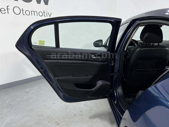 HEDEF RENAULT'DAN 0,99 KREDİ 2023 MEGANE TOUCH 1.3 TCE EDC