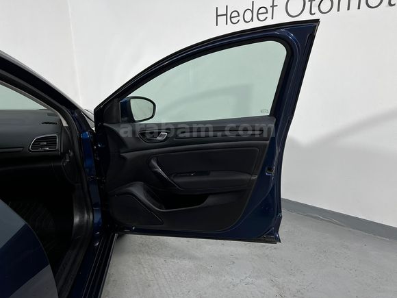 HEDEF RENAULT'DAN 0,99 KREDİ 2023 MEGANE TOUCH 1.3 TCE EDC