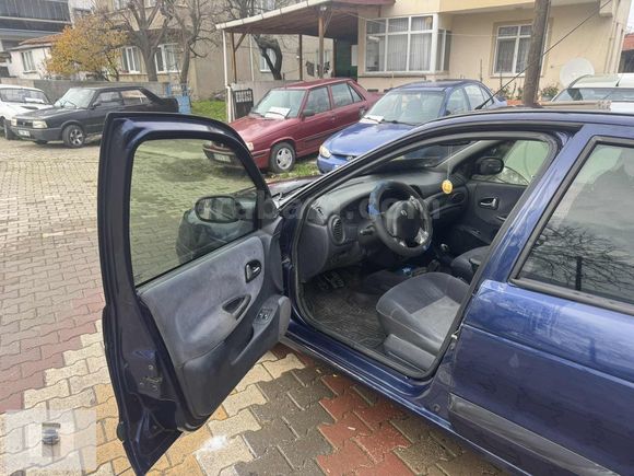 YÜCEL OTO GALERİDEN 2002 MEGANE