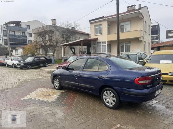 YÜCEL OTO GALERİDEN 2002 MEGANE