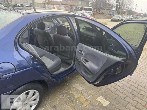 YÜCEL OTO GALERİDEN 2002 MEGANE