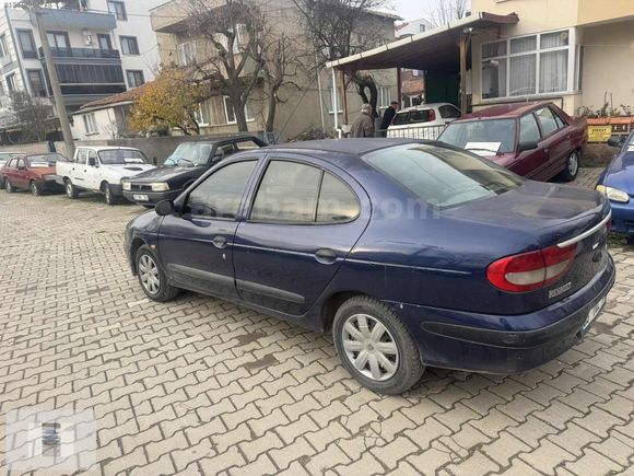 YÜCEL OTO GALERİDEN 2002 MEGANE