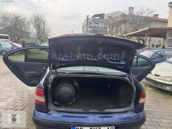 YÜCEL OTO GALERİDEN 2002 MEGANE