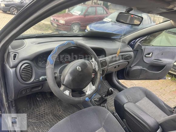 YÜCEL OTO GALERİDEN 2002 MEGANE