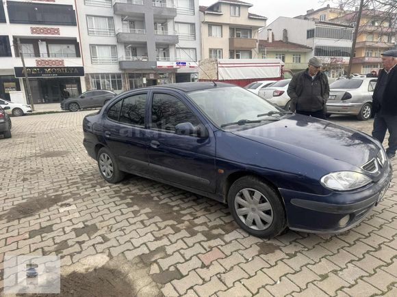 YÜCEL OTO GALERİDEN 2002 MEGANE