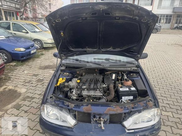 YÜCEL OTO GALERİDEN 2002 MEGANE