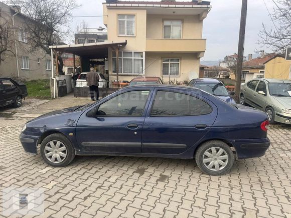 YÜCEL OTO GALERİDEN 2002 MEGANE