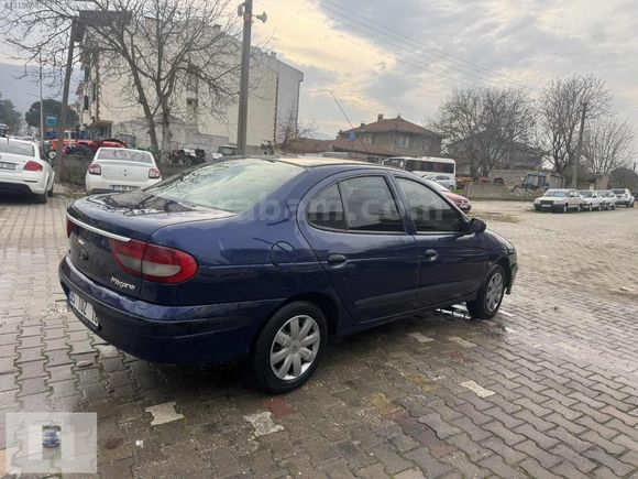 YÜCEL OTO GALERİDEN 2002 MEGANE