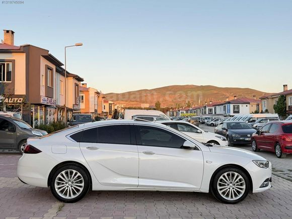 2017 MODEL 112000 KİLOMETREDE OPEL INSİGNİA 1.6CDTI EXCELLENCE