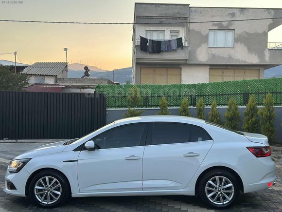 2020 MEGANE 4 1.5 BLUDCİ HATASIZ TOUCH OTOMATİK FUL BAKIMLI