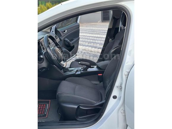 2020 MEGANE 4 1.5 BLUDCİ HATASIZ TOUCH OTOMATİK FUL BAKIMLI