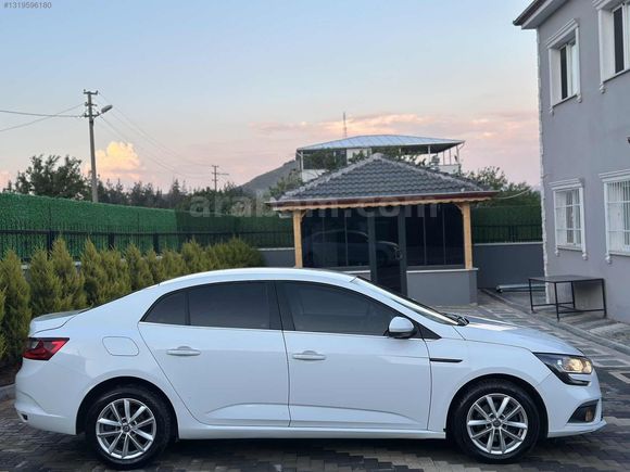 2020 MEGANE 4 1.5 BLUDCİ HATASIZ TOUCH OTOMATİK FUL BAKIMLI