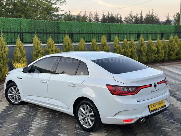 2020 MEGANE 4 1.5 BLUDCİ HATASIZ TOUCH OTOMATİK FUL BAKIMLI