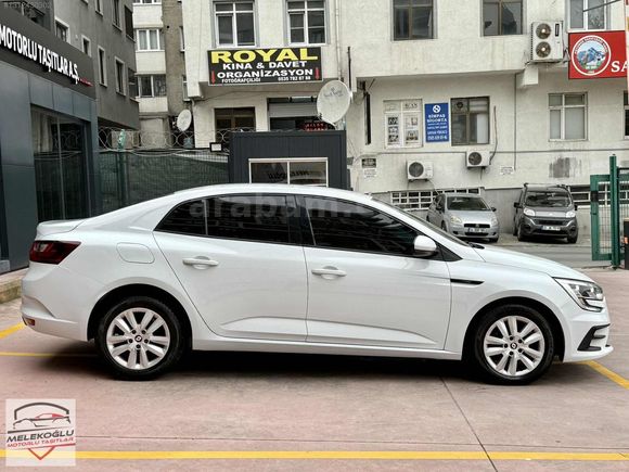 İLK ELDEN DEĞİŞENSİZ SERVİS BAKIMLI 2022 130 BİNDE OTOMATİK FULL