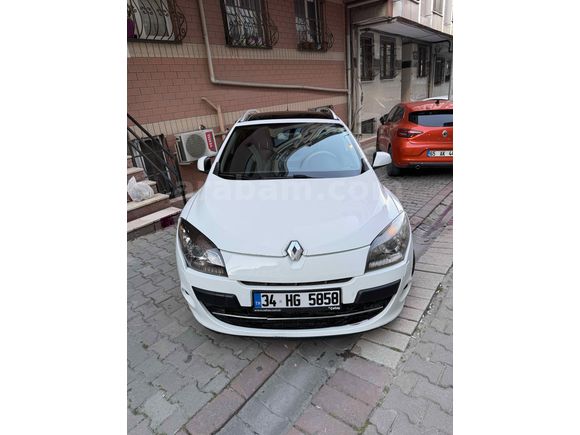 MEGANE III ST PRİVİLLEGE FULL+FULL - SUNROOF - AMBİANS - CARPLAY