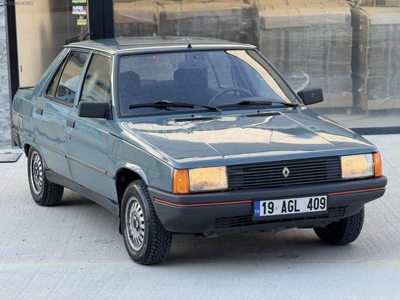 RENAULT BROADWAY EMSALSİZ TEMiZLİKTE CAM GİBİ