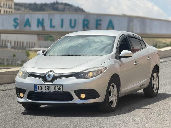SEVİLEN AUTO dan FLUENCE KARTA FARKSIZ TEK ÇEKİM DÜŞÜK KM