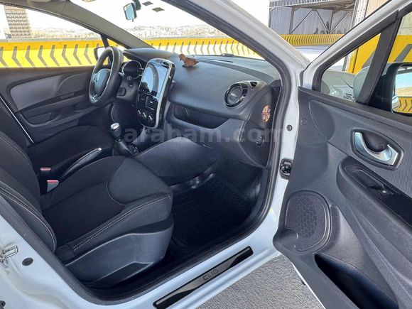 BOYASIZ 2020 CLİO SPORT TOURER TOUCH 54 BİN KM TAKAS TAKSİT OLUR