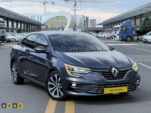 BERK'DEN_2021_MEGANE_1,3TCE_İCON_FUL_EMSALSİZ_TEMİZLİKTE