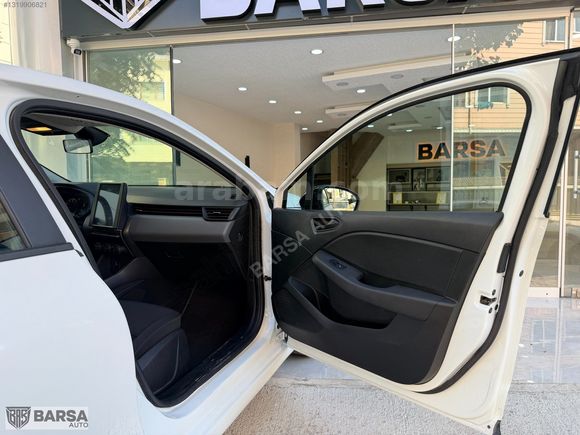 BARSA AUTO - TESLA EKRAN 65km 2023 CLİO 1.0 OTOMATİK -12 TAKSİT