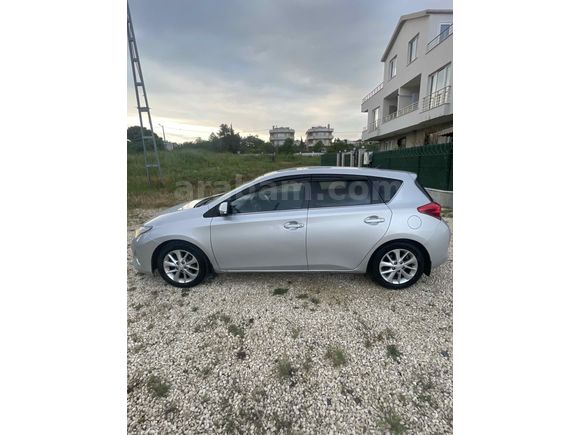 Sahibinden Toyota Auris 1.4 D-4D Active 2013 Model 