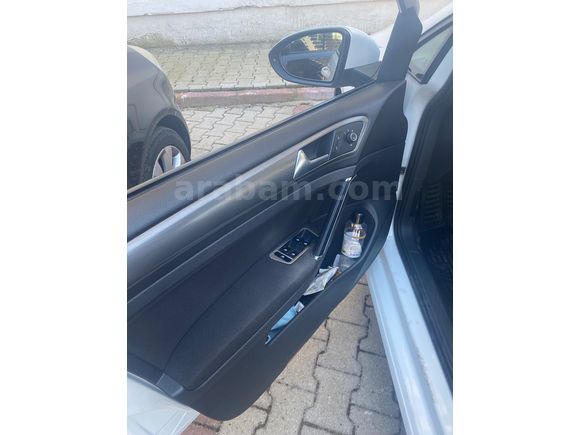 Aracım çok temiz ağır bakımları yapıldı kondisyon olarak çok iyi durumda sadece 129 bin km eksperiz resimler arasında vardır bir iki tane lokal  var
