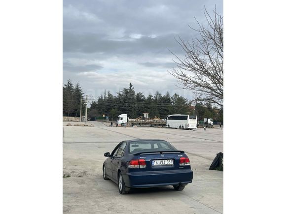 Sahibinden Honda Civic 1.6 i ES 2000 Model  310.000km Lacivert