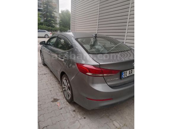 Sahibinden Hyundai Elantra 1.6 CRDi Elite 2016 Model Eskişehir 196.000 km Gri (titanyum)