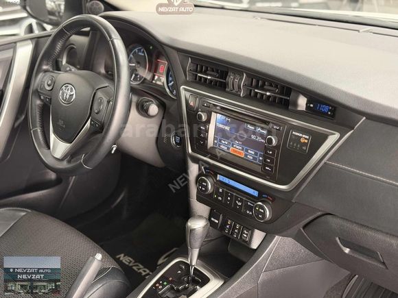 43 BİN KM'DE CAM TAVAN'LI AURİS PREMİUM 1.6 132hp MULTİDRİVE S