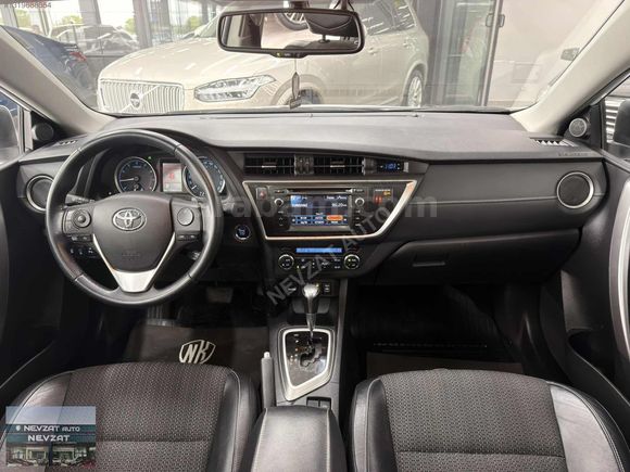 43 BİN KM'DE CAM TAVAN'LI AURİS PREMİUM 1.6 132hp MULTİDRİVE S