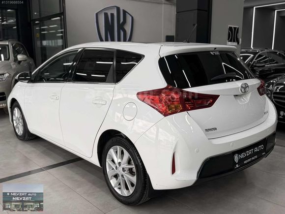 43 BİN KM'DE CAM TAVAN'LI AURİS PREMİUM 1.6 132hp MULTİDRİVE S