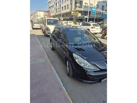 Uygun Fiyat Aktif Kullanılan Peugeot 206+ 2011 Model  3 Parça Boyalı Degisensiz