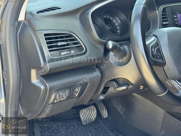 ÖZORTAKLAR'DAN 2017 MEGANE TOUCH OTOMATİK TAKASLI