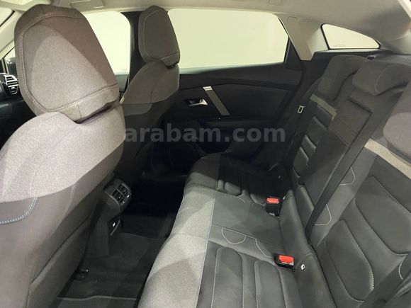 otomobil Citroen C4 1.2 PureTech Shine EAT8