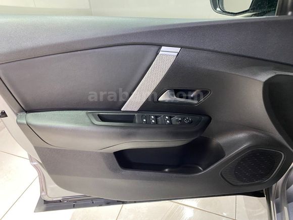 otomobil Citroen C4 1.2 PureTech Shine EAT8