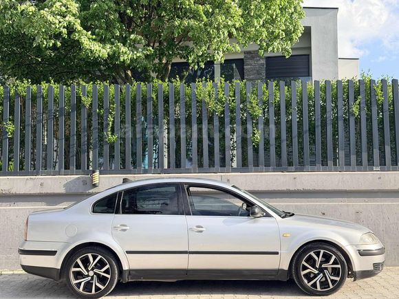EVCİMEN MOTORS'DAN/B5.5/ÇİFT KIRMIZI/6İLERİ/DİJİTAL KLİMA