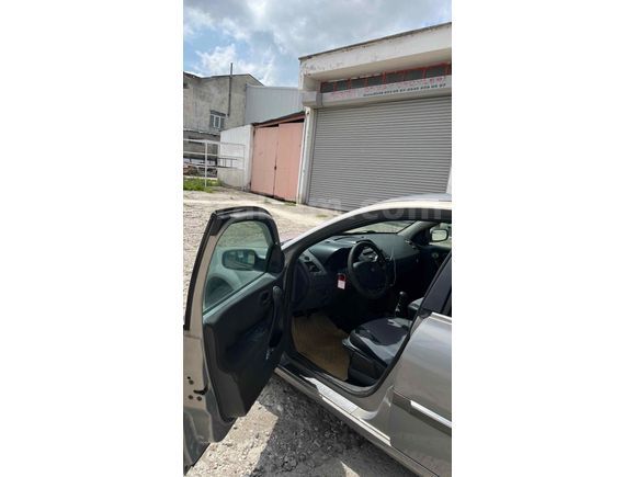 Sahibinden Renault Megane 1.4 Authentique 2005 Model 