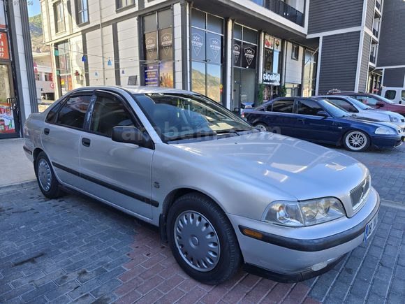 SAHİBİNDEN EMSALSİZ TEMİZLİKTE VOLVO S40 1.6 BENZİNLİ