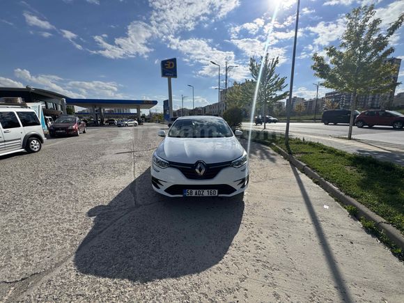 Sahibinden Renault Megane 1.3 TCe Joy 2022 Model 