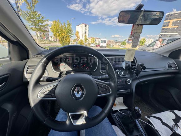 Sahibinden Renault Megane 1.3 TCe Joy 2022 Model 