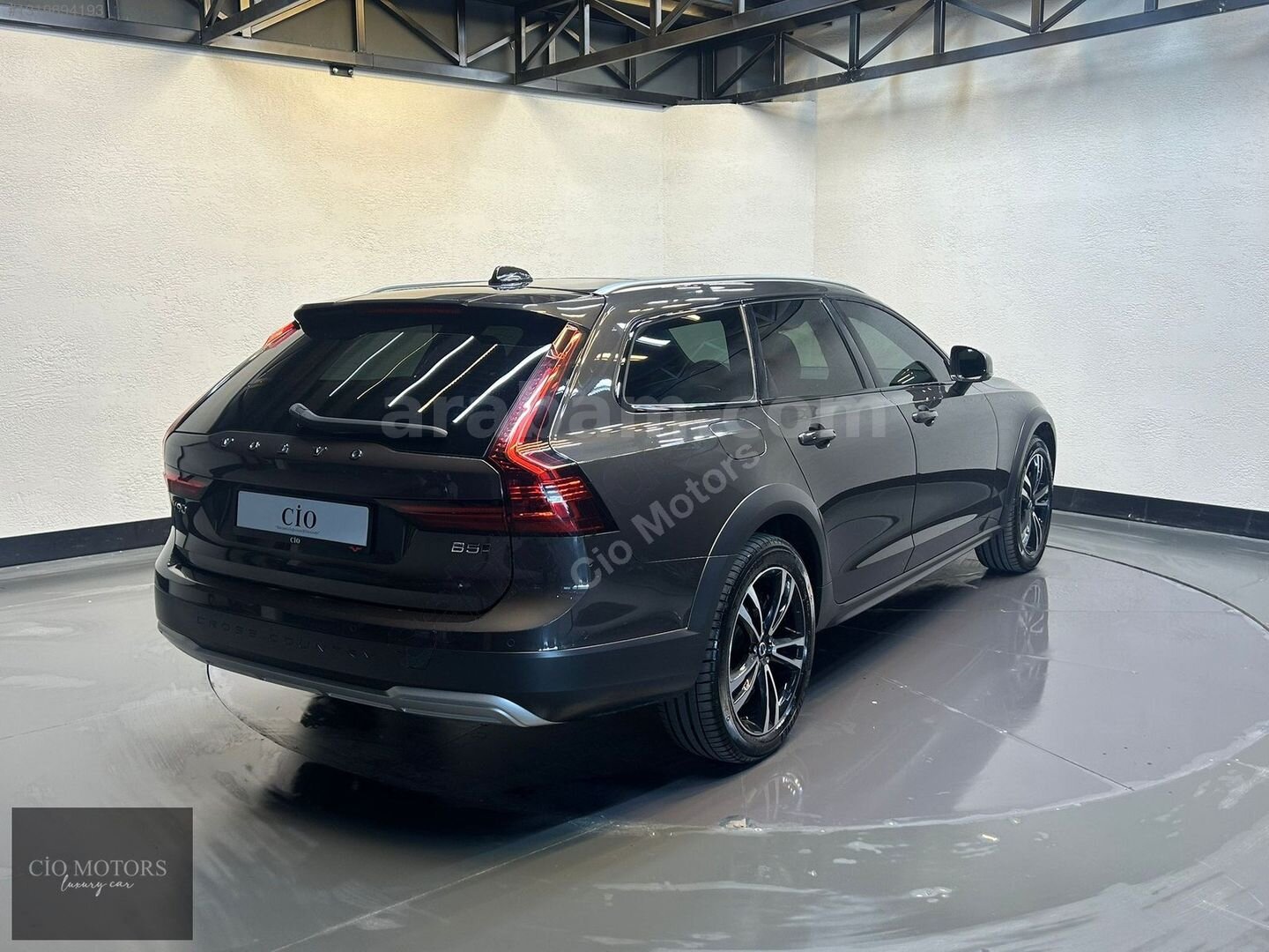 Galeriden Volvo V90 Cross Country 2.0 B5 Plus Bright 2020 Model İzmir 160.000 km Gri 5