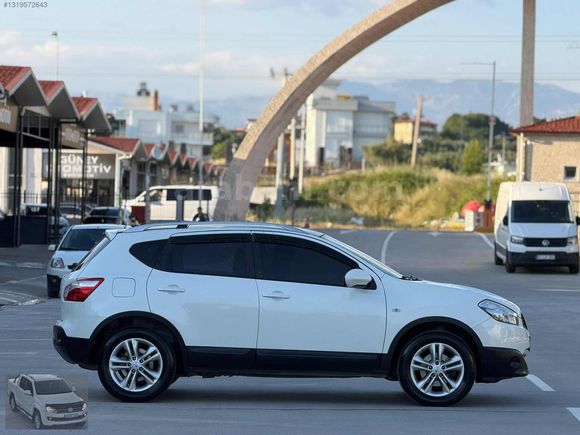 HATASIZ BOYASIZ CAM TAVANLI 82 BİN KM DE NISSAN