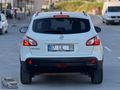 HATASIZ BOYASIZ CAM TAVANLI 82 BİN KM DE NISSAN