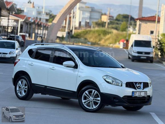 HATASIZ BOYASIZ CAM TAVANLI 82 BİN KM DE NISSAN