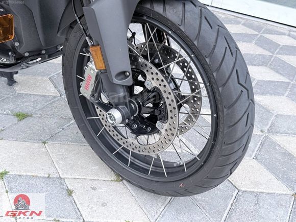 GKN MOTOR'DAN 2024 BMW R1300 GS TRIPLE BLACK TAKAS+ 12 TAKSİT