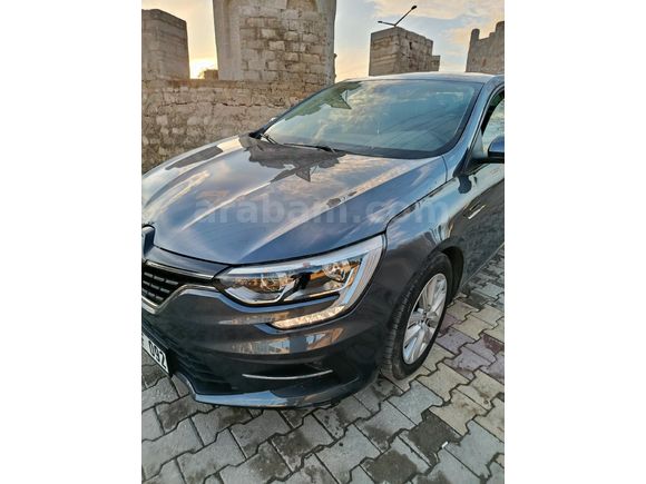 Sahibinden Renault Megane 1.3 TCe Joy Comfort 2022 Mode TEMİZ BOYASIZ DEĞİŞENSİZ  21000 DE AİLE ARACI           Dl