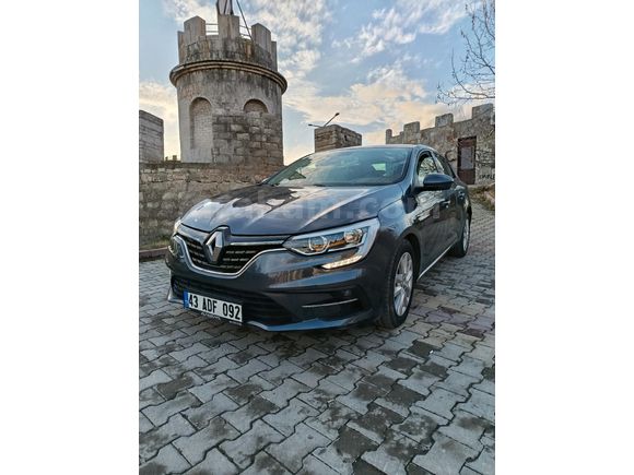 Sahibinden Renault Megane 1.3 TCe Joy Comfort 2022 Mode TEMİZ BOYASIZ DEĞİŞENSİZ  21000 DE AİLE ARACI           Dl