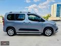 FIRSAT ARACI 2021 COMBO 1.5 130 BG OTOMOTİK CAM TAVANLI